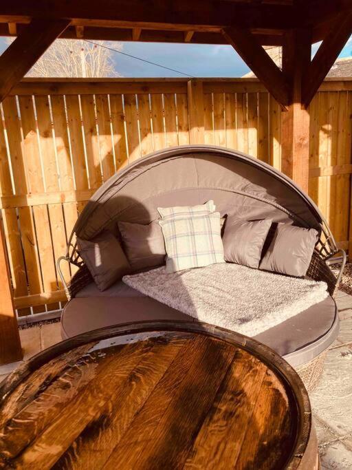 'Wardlaw View' Luxury Studio Apartment With Stunning View Kirkhill Eksteriør billede