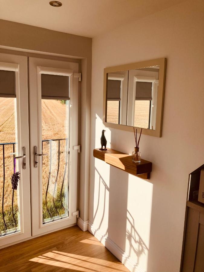 'Wardlaw View' Luxury Studio Apartment With Stunning View Kirkhill Eksteriør billede