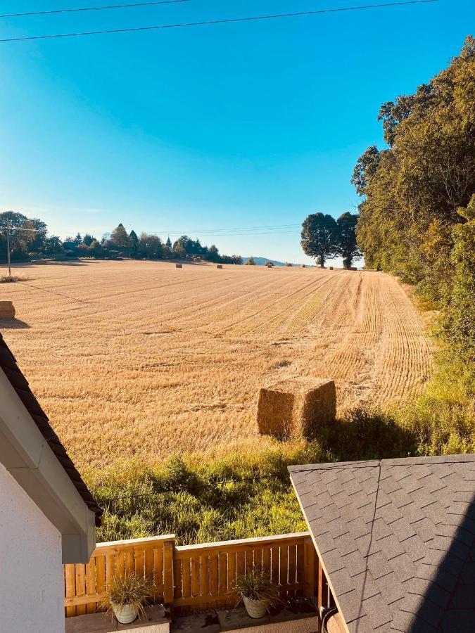 'Wardlaw View' Luxury Studio Apartment With Stunning View Kirkhill Eksteriør billede